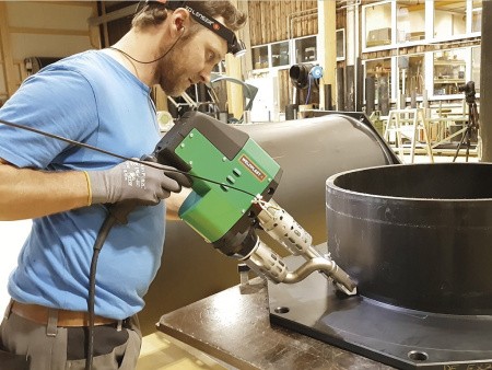 Ручной сварочный экструдер WELDPLAST S4 в работе Ручной сварочный экструдер WELDPLAST S4 в работе