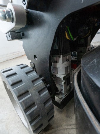 Шлифовально-полировальная машина на дистанционном управлении RDM-P680 Шлифовально-полировальная машина на дистанционном управлении RDM-P680