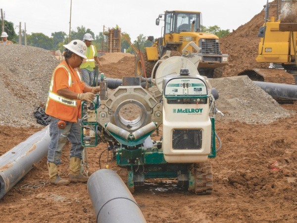 Самоходная машина McElroy TracStar 412 в работе Самоходная машина McElroy TracStar 412 в работе